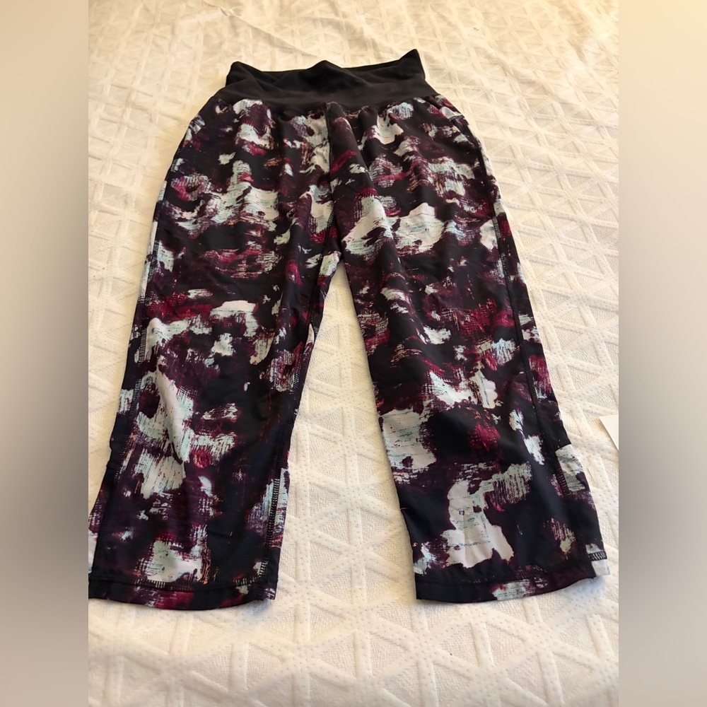 Lululemon Tranquil Crop High Rise Joggers Kara Blossom Multi/Black Pants - Picture 7 of 10